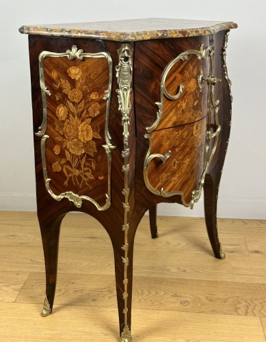 Petite commode Louis XV estampillée Delorme vers 1765 - Sérignan Antiquités