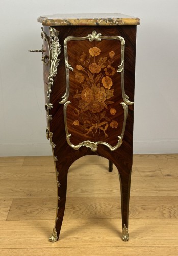 Petite commode Louis XV estampillée Delorme vers 1765 - Louis XV