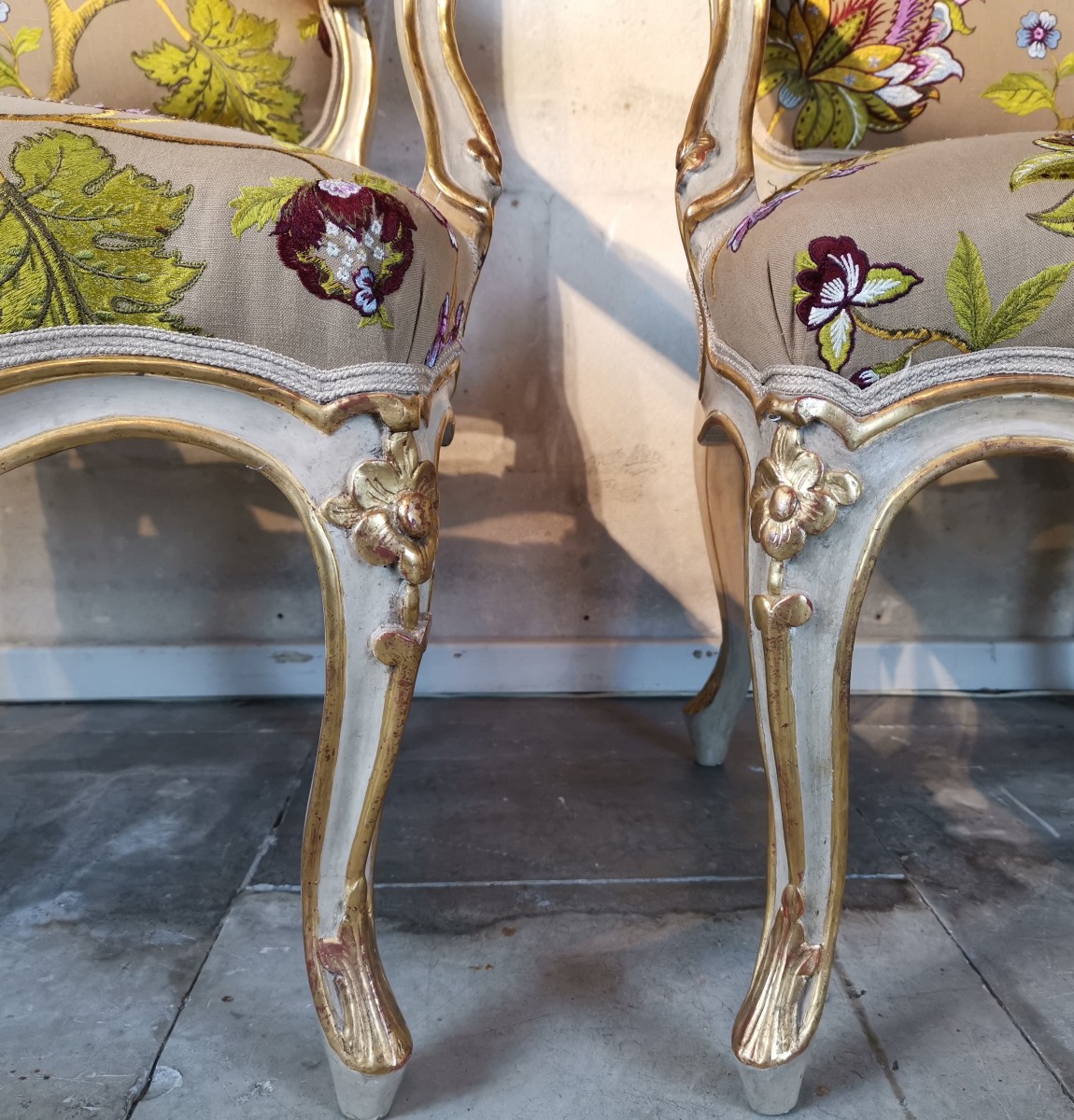 A pair of Louis XVI giltwood armchairs, stamped by Jean-Baptiste Gourdin, Paire de fauteuils en bois doré d'époque Louis XVI, estampille de  Jean-Baptiste Gourdin