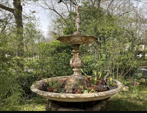 Fontaine au putti en fonte de fer, travail du Val d'Osne du XIXe siècle - Antiquités Simon