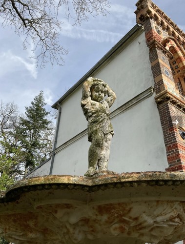 Napoléon III - Fontaine au putti en fonte de fer, travail du Val d'Osne du XIXe siècle