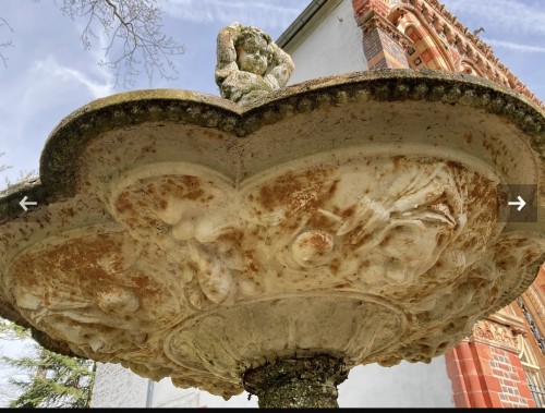 Antiquités - Fontaine au putti en fonte de fer, travail du Val d'Osne du XIXe siècle