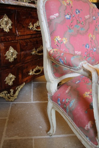 Suite de quatre fauteuils à la Reine d'époque Louis XV, estampillés I.B. LELARGE - Louis XV