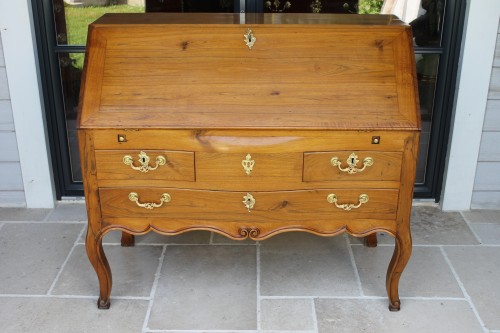 Bureau de pente en mancenillier massif, travail Nantais d'époque Louis XV - Mobilier Style Louis XV