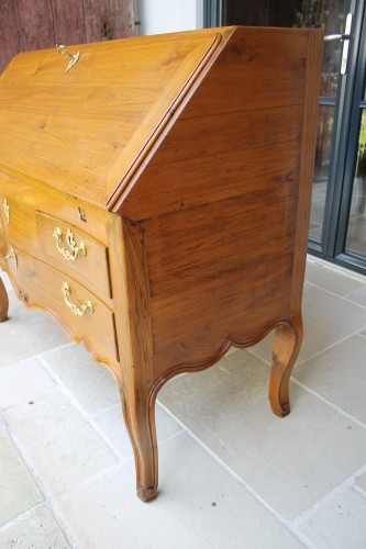 Solid mancenillier sloping desk, Nantes work, Louis XV period - 