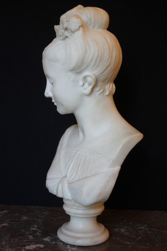 Buste de jeune fille en marbre, fin du XIXe siècle - Sculpture Style 