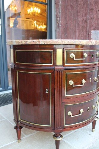 Commode demi lune Louis XVI, fin du XVIIIe siècle - Mobilier Style Louis XVI