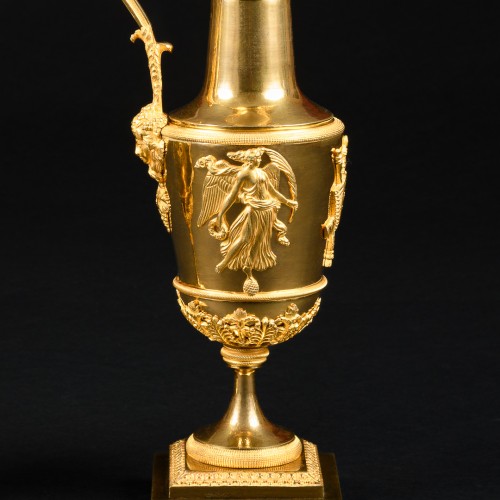 Objet de décoration Cassolettes, coupe et vase - Paire d’aiguières Empire en bronze doré, modèle de Claude Galle