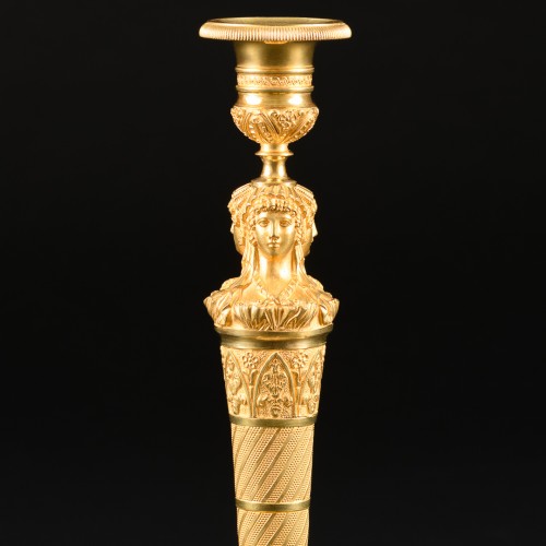 Paire de bougeoirs Empire “Retour d’Egypte”, modèle de Claude Galle - Apollo Art & Antiques