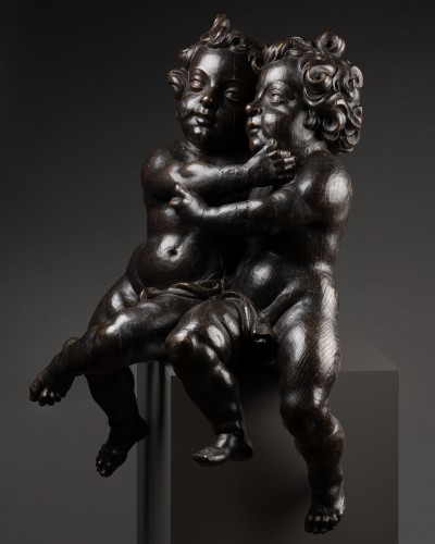 Amours enlacés sculptés – Flandres XVIIe siècle - Sculpture Style 