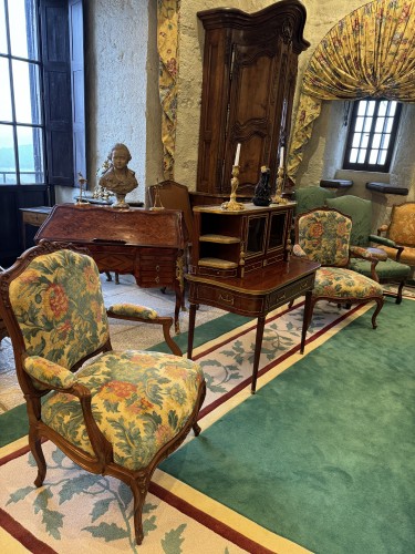 Louis XV - Pair of Louis XV armchairs with molded beech frames