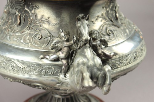 Antiquités - Grande coupe en métal argenté par les Frères Fanniere