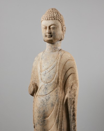 Statue en marbre d'un Bouddha debout - 