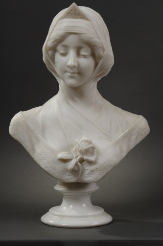 XIXe siècle - Buste d'une femme voilée avec une rose - Adolfo Cipriani (1880-1930)