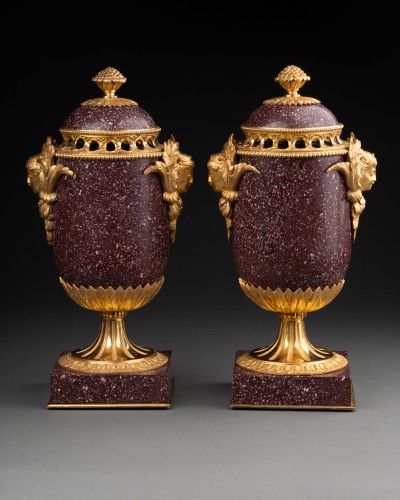Antiquités - Pair of porphyry potpourris, Rome circa 1800-1810
