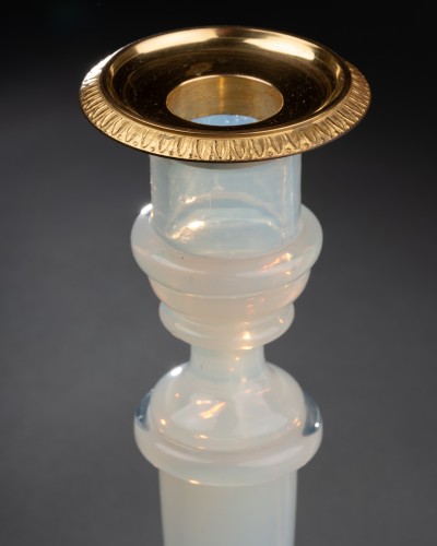 Paire de flambeaux en opaline, Manufacture du Creusot vers 1820 - Restauration - Charles X