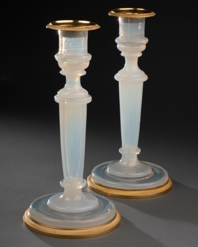 Restauration - Charles X - Paire de flambeaux en opaline, Manufacture du Creusot vers 1820