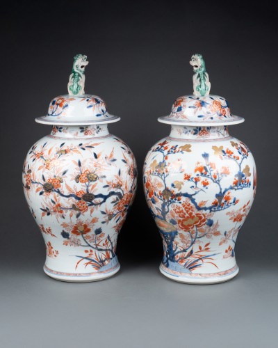 Pair of covered Chinese porcelain jars circa 1720 - Louis XIV