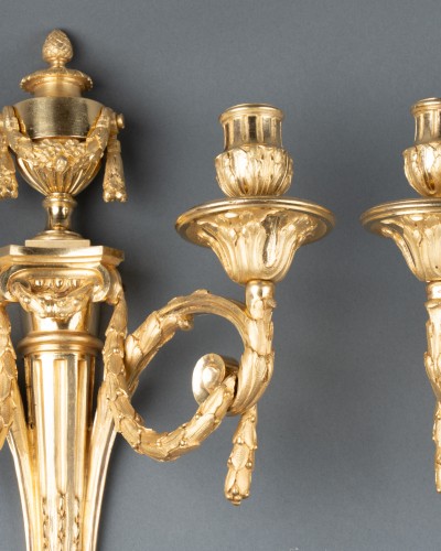 Pair of neo-classical sconces in gilded bronze, Paris circa 1770 - Lighting Style Transition