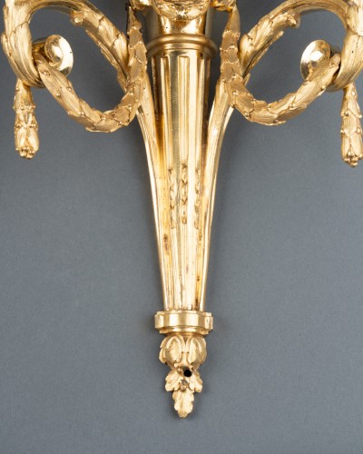 Lighting  - Pair of neo-classical sconces in gilded bronze, Paris circa 1770