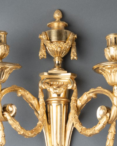 Pair of neo-classical sconces in gilded bronze, Paris circa 1770 - 