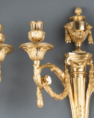 XVIIIe siècle - Paire d’appliques néo-classique en bronze doré, Paris vers 1770