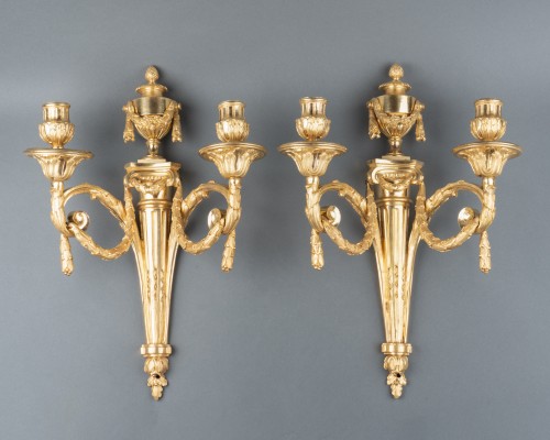 Transition - Pair of neo-classical sconces in gilded bronze, Paris circa 1770