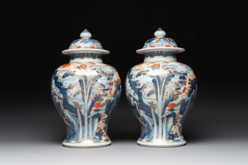 18th century - Pair of covered Chinese porcelain vases circa 1700