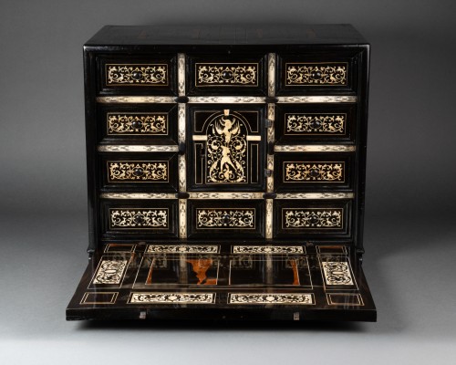 Cabinet de voyage en ébène, ivoire et argent, Milan vers 1650 - Louis XIV