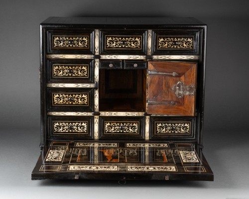 Louis XIV - Cabinet de voyage en ébène, ivoire et argent, Milan vers 1650