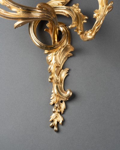 Antiquités - Paire d’appliques rocailles, Paris époque Louis XV vers 1750