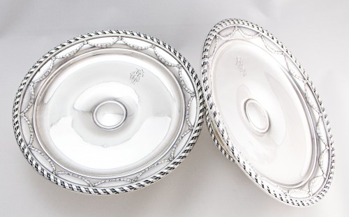 silverware & tableware  - Paris 1898-1919 - Pair of sterling silver cups by the silversmith E. MOLLE