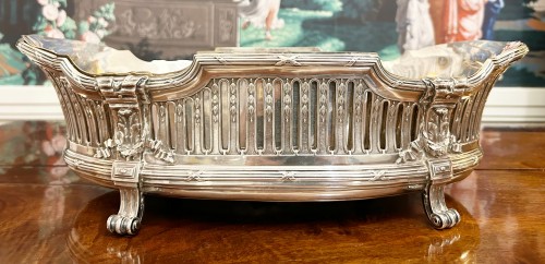 silverware & tableware  - Lapar, Paris – Important sterling silver centrepiece jardinière