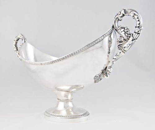 silverware & tableware  - Paris, 1819-1838 – Large silver centerpiece bowl with masks, Vieillard mark