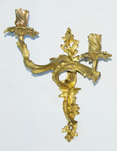 Paris, 18th century - Pair of gilt bronze wall sconces, Louis XV period. - 