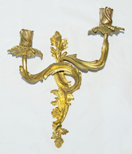 18th century - Paris, 18th century - Pair of gilt bronze wall sconces, Louis XV period.