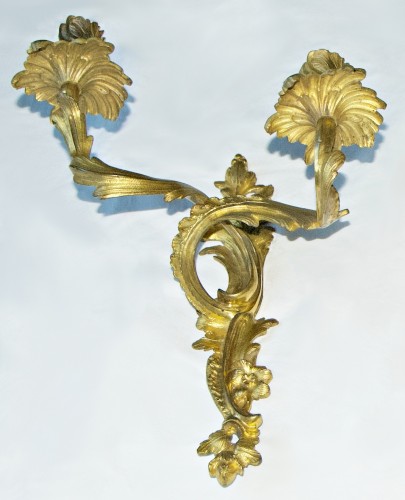 Paris, 18th century - Pair of gilt bronze wall sconces, Louis XV period. - Louis XV