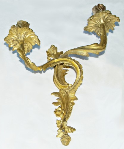 Louis XV - Paris, 18th century - Pair of gilt bronze wall sconces, Louis XV period.