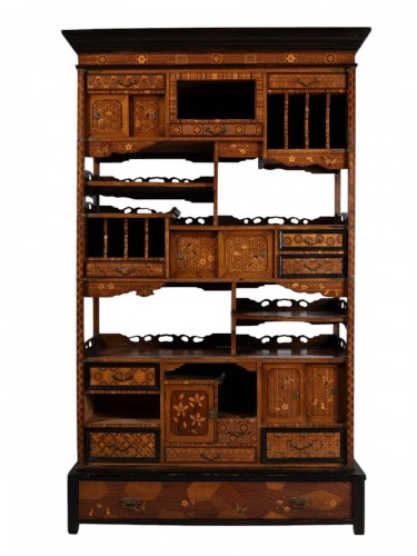 Cabinet japonais en marqueterie dite Hakone