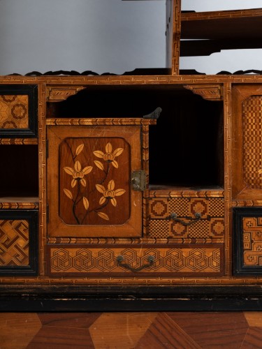 20th century - Japanese cabinet in Hakone marquetry