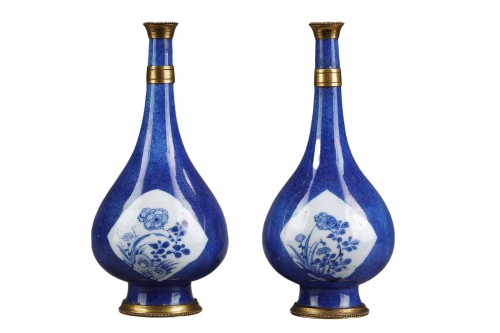 Aspersoirs en porcelaine bleu poudré et bleu blanc,  Kangxi 1662-1722