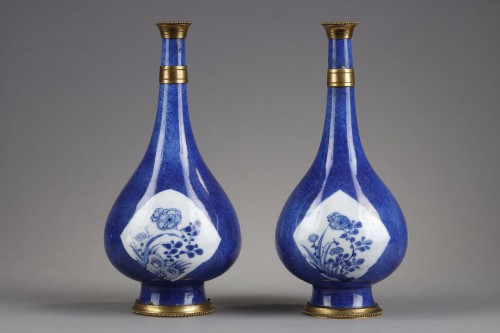 Aspersoirs en porcelaine bleu poudré et bleu blanc,  Kangxi 1662-1722 - 