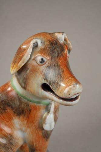 XVIIIe siècle - Paire de chiens en porcelaine Chine cie des Indes 18e siècle