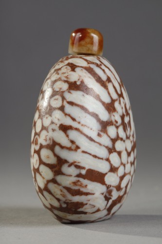 Asian Works of Art  - Snuff bottle in &quot;limestone&quot; - 1750 - 1850