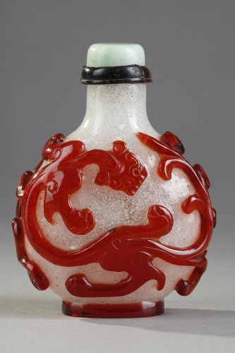 Asian Works of Art  - Snuff bottle  glass  overlay - China 1750 - 1820