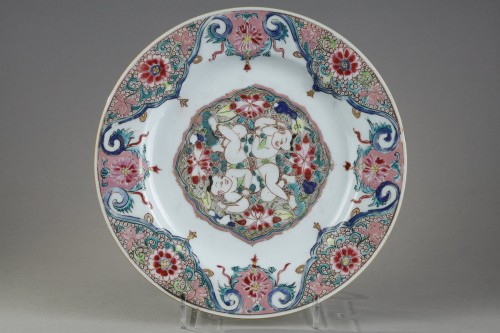 Assiette en porcelaine Famille Rose - Chine 1730 -1740 - Bertrand de Lavergne