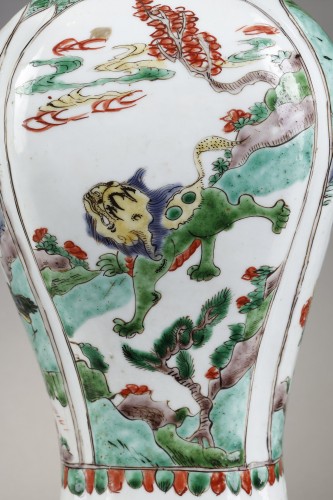 Asian Works of Art  - Pair of porcelain vases from the &quot;Famille Verte&quot;  - Kangxi 1662-1722