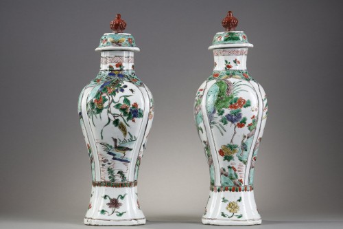 Paire de vases en porcelaine de la "Famille Verte" - Kangxi 1662-1722 - Bertrand de Lavergne