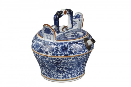 Verseuse a eau en porcelaine "bleu blanc" Epoque Kangxi 1662/1722