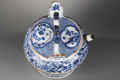 Verseuse a eau en porcelaine "bleu blanc" Epoque Kangxi 1662/1722 - Bertrand de Lavergne